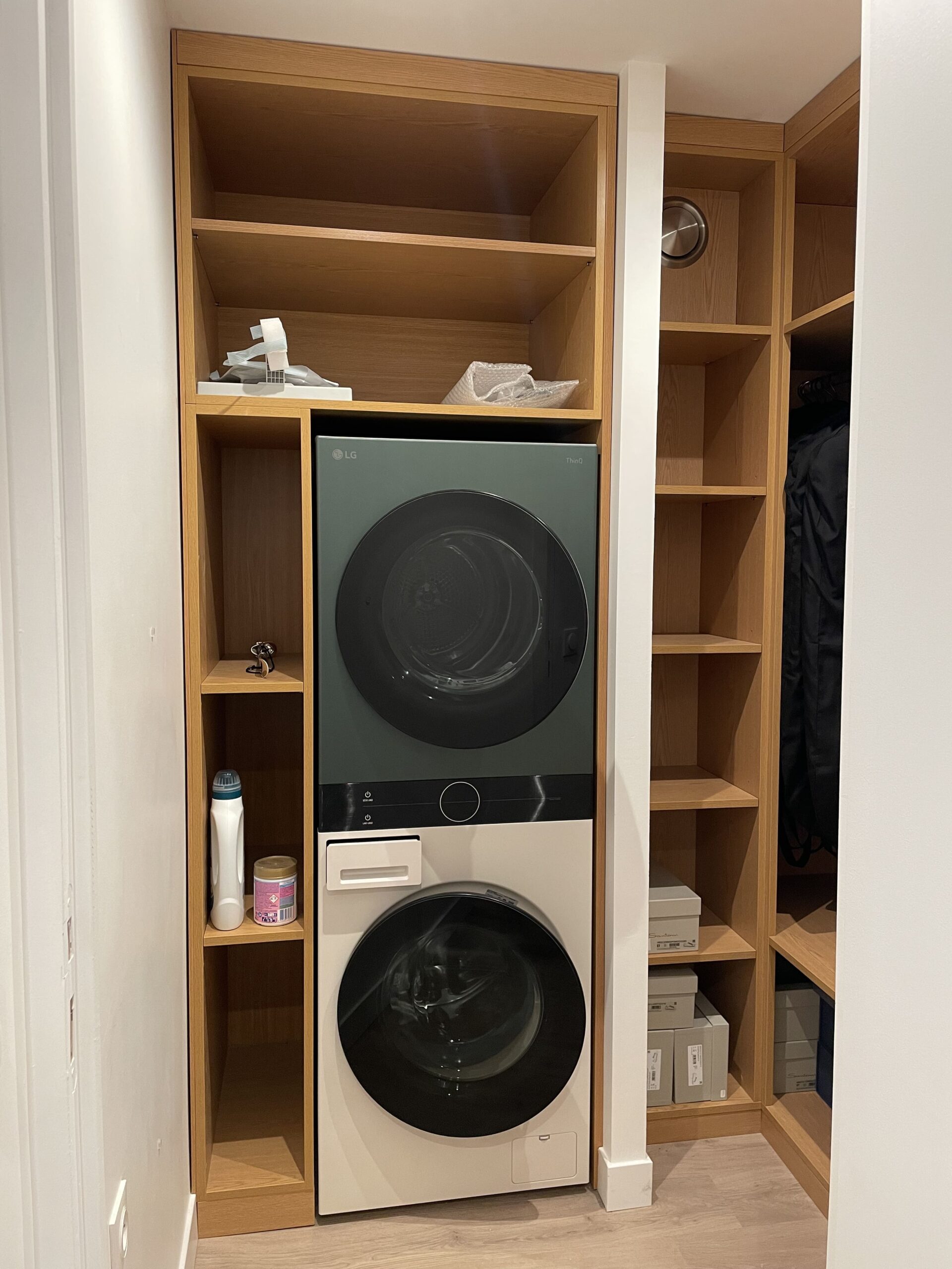 décor bois, meuble bois, buanderie, dressing