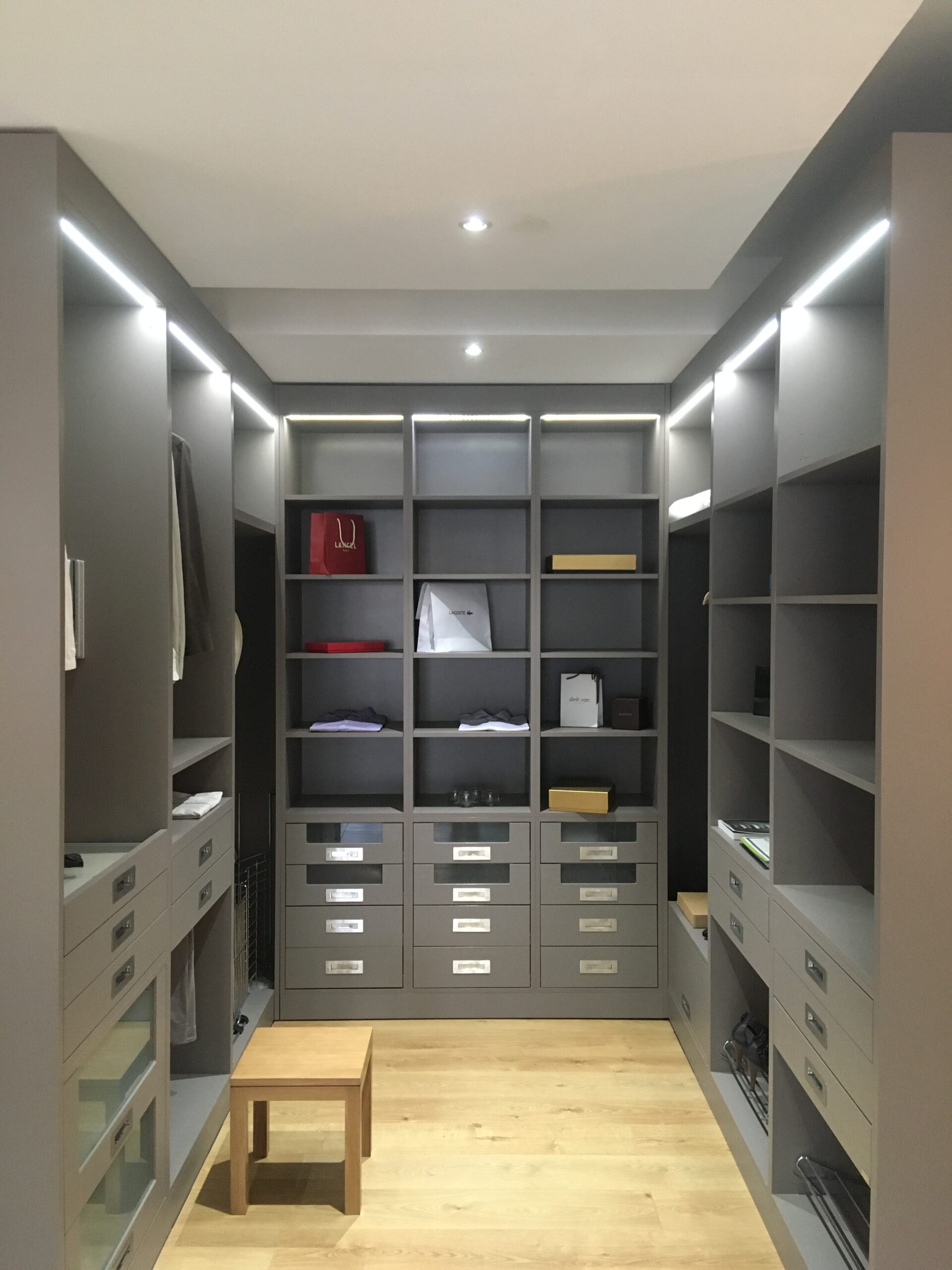 Dressing sur mesure dans les Yvelines - ouvert, penderie